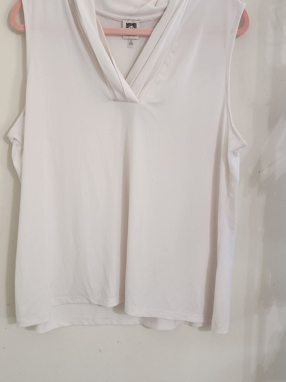 Anne Klein White Sleeveless V-Neck Tank